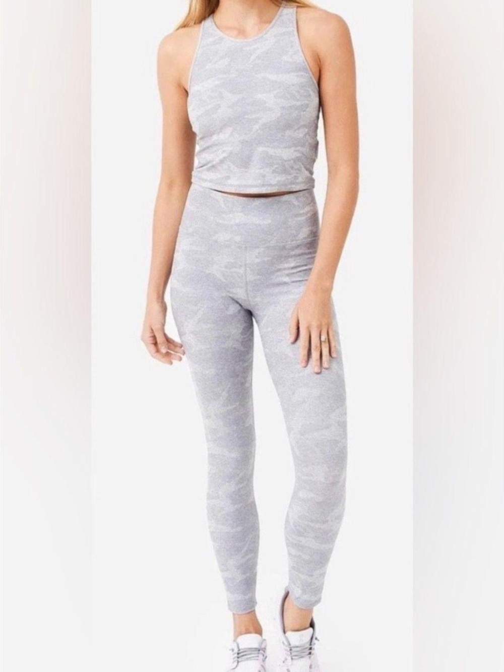 Vuori Gray Camo Tank & Clean Elevation Legging Set – Size Small